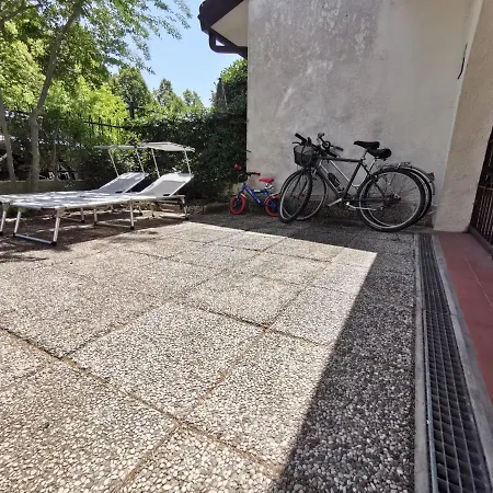 villetta a schiera lido degli scacchi *